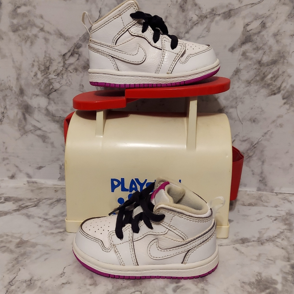 Pre-owned 2017 Jordan 1 mid